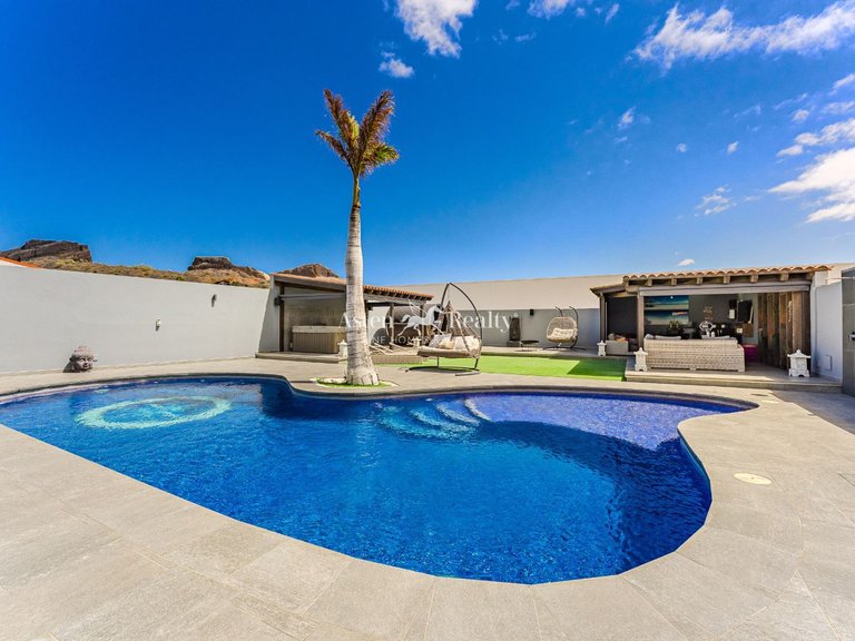Villa for Sale in San Miguel, Tenerife 2