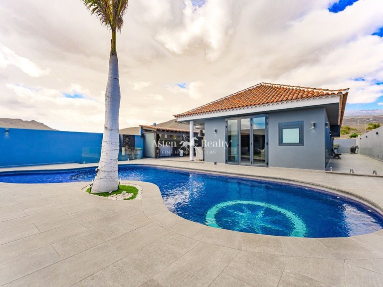 Villa for Sale in San Miguel, Tenerife 8
