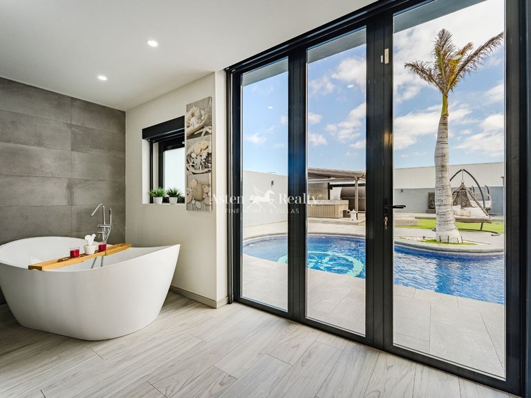 Villa for Sale in San Miguel, Tenerife 39