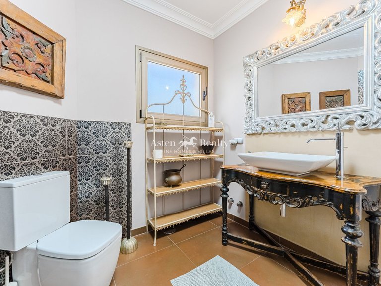 Villa for Sale in Playa De Las Américas, Tenerife 7