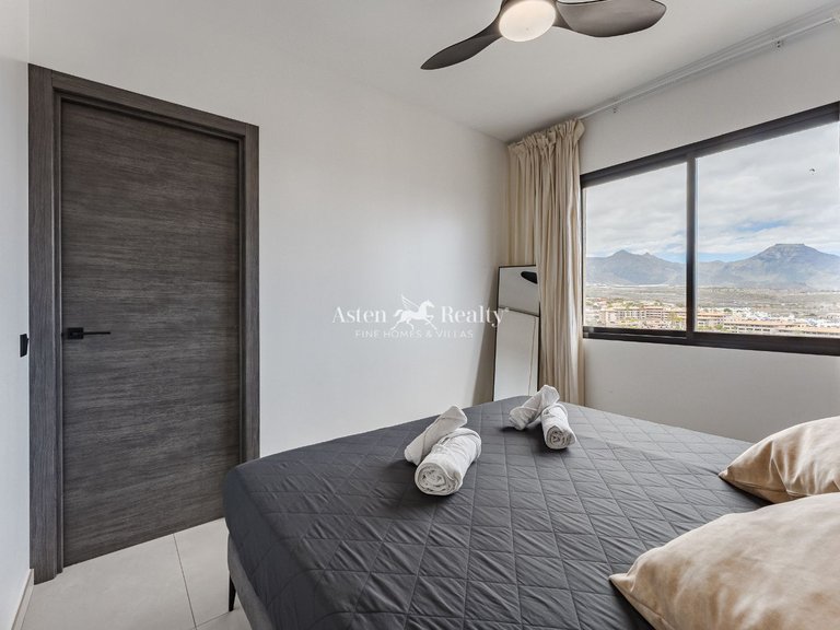 Apartment for Sale in Playa Paraíso, Tenerife 19