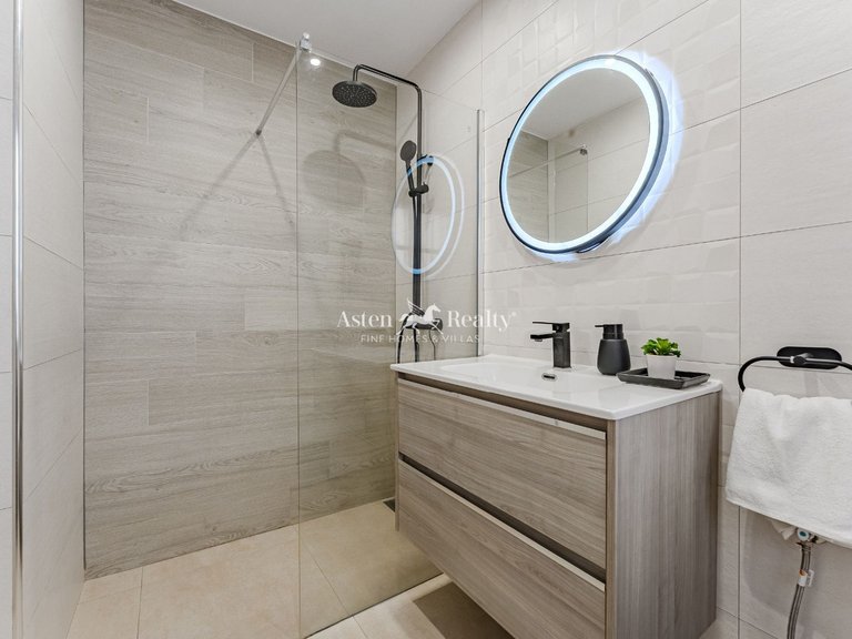 Apartment for Sale in San Eugenio Alto, Tenerife 12