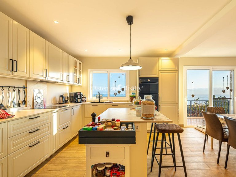 Villa for Sale in Acantilados De Los Gigantes, Tenerife 7
