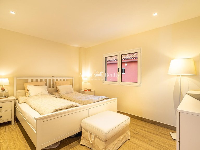 Villa for Sale in Acantilados De Los Gigantes, Tenerife 10