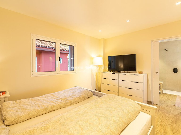 Villa for Sale in Acantilados De Los Gigantes, Tenerife 12