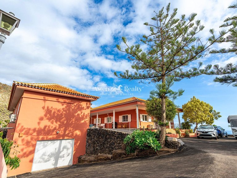 Villa for Sale in Acantilados De Los Gigantes, Tenerife 32