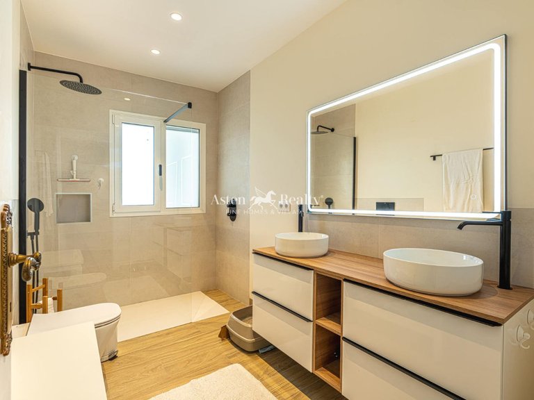 Villa for Sale in Acantilados De Los Gigantes, Tenerife 22