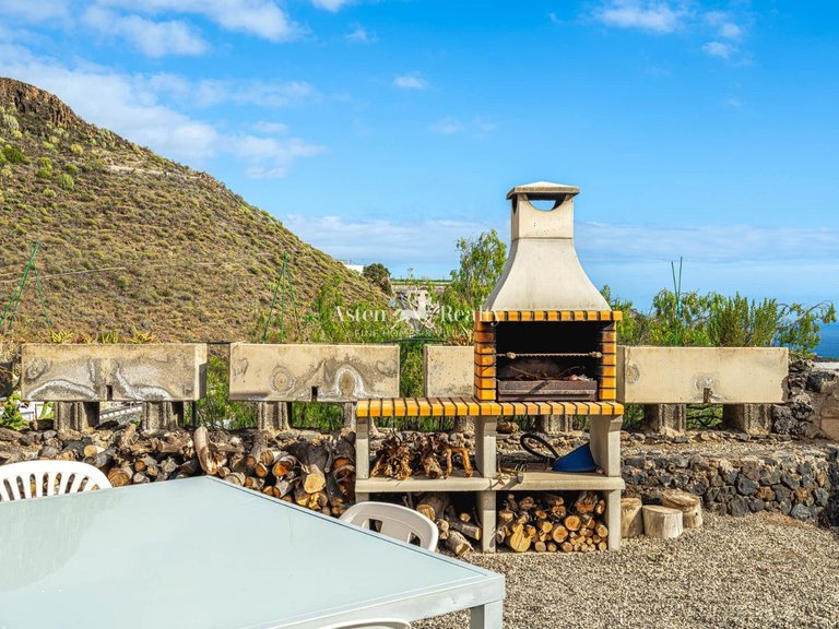 Villa for Sale in Acantilados De Los Gigantes, Tenerife 29