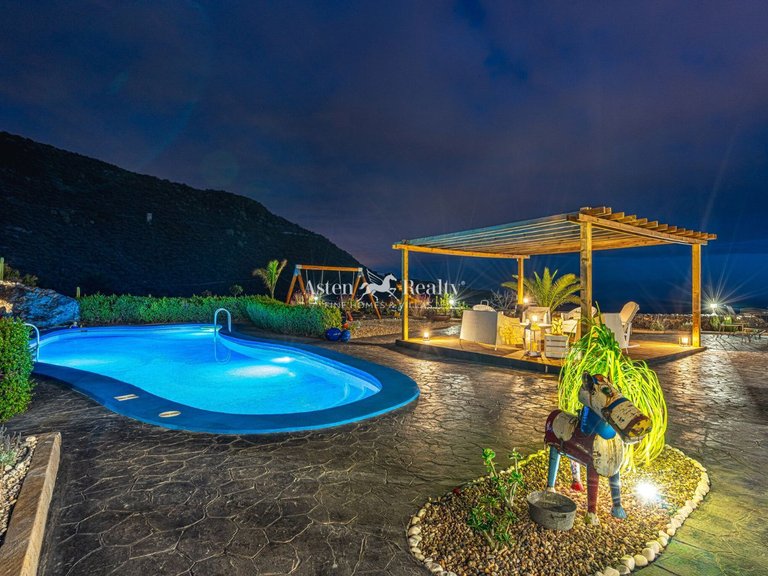 Villa for Sale in Acantilados De Los Gigantes, Tenerife 28