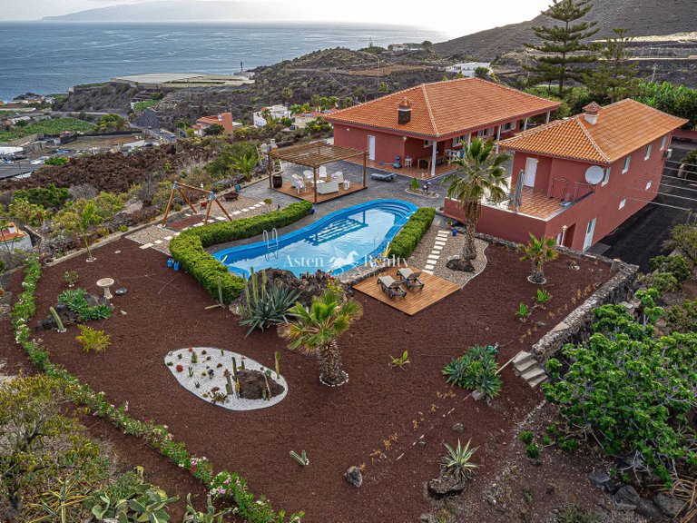 Villa for Sale in Acantilados De Los Gigantes, Tenerife 3