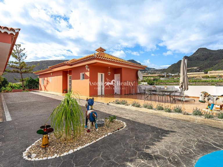 Villa for Sale in Acantilados De Los Gigantes, Tenerife 33