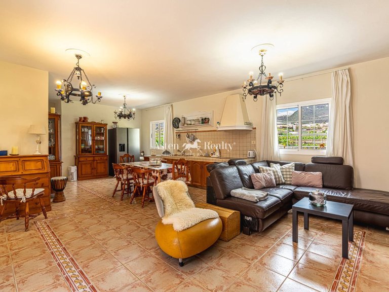 Villa for Sale in Acantilados De Los Gigantes, Tenerife 35