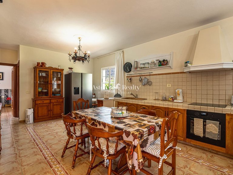 Villa for Sale in Acantilados De Los Gigantes, Tenerife 36