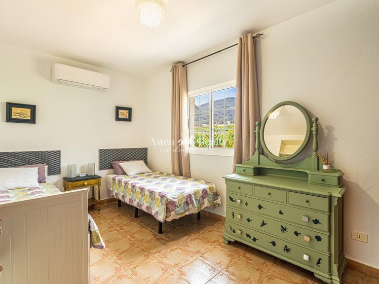Villa for Sale in Acantilados De Los Gigantes, Tenerife 38
