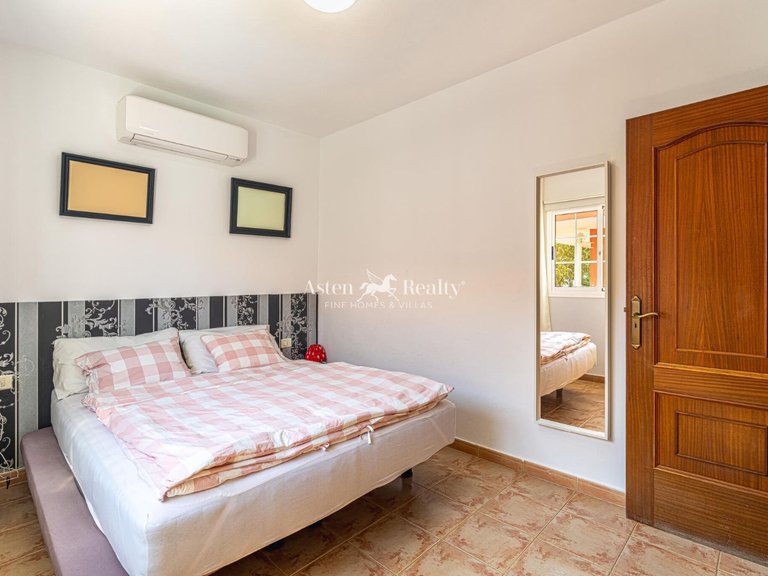Villa for Sale in Acantilados De Los Gigantes, Tenerife 40