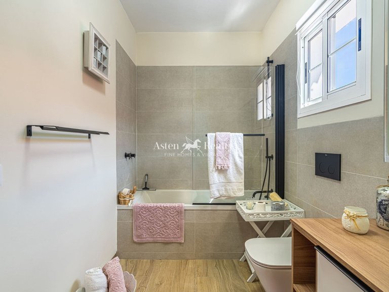 Villa for Sale in Acantilados De Los Gigantes, Tenerife 42