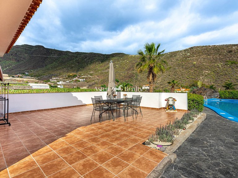Villa for Sale in Acantilados De Los Gigantes, Tenerife 43