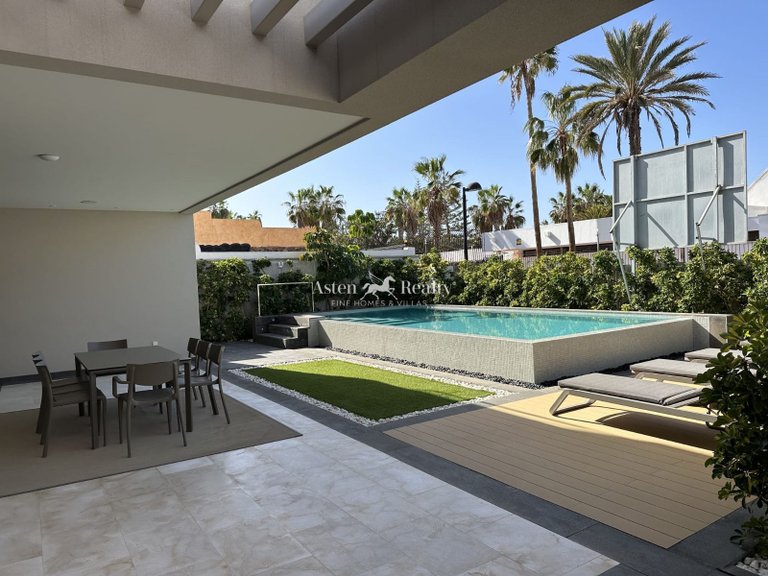 Villa for Sale in Playa De Las Américas, Tenerife 2