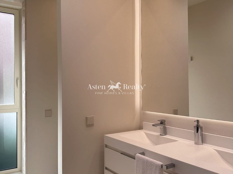 Villa for Sale in Playa De Las Américas, Tenerife 10