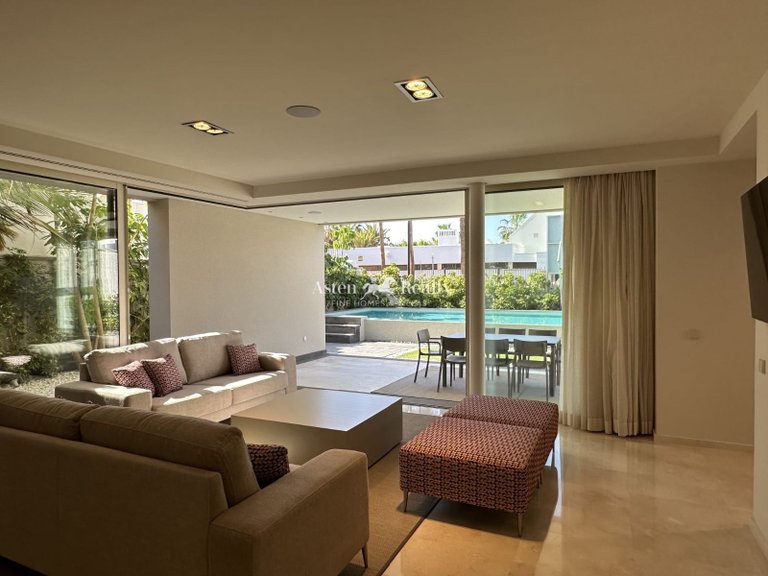 Villa for Sale in Playa De Las Américas, Tenerife 4