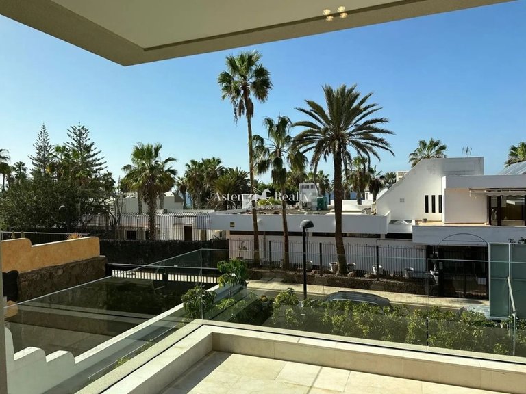 Villa for Sale in Playa De Las Américas, Tenerife 11