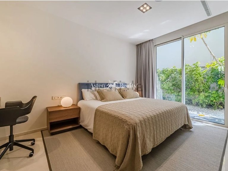 Villa for Sale in Playa De Las Américas, Tenerife 8