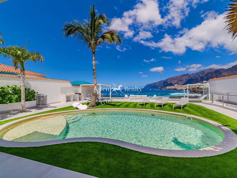 Villa for Sale in Puerto De Santiago, Tenerife 1