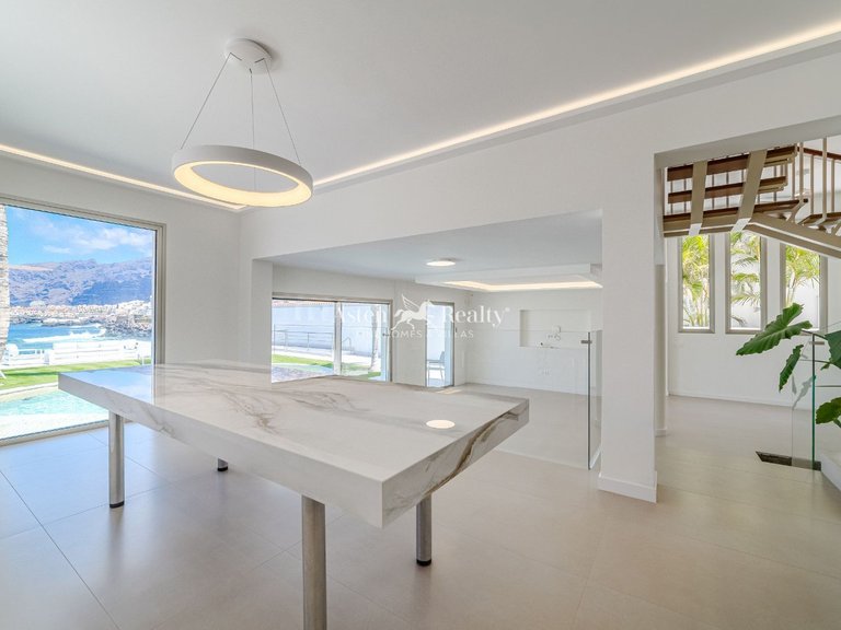 Villa for Sale in Puerto De Santiago, Tenerife 11