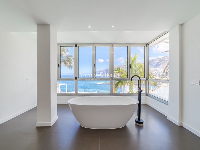 Villa for Sale in Puerto De Santiago, Tenerife 23