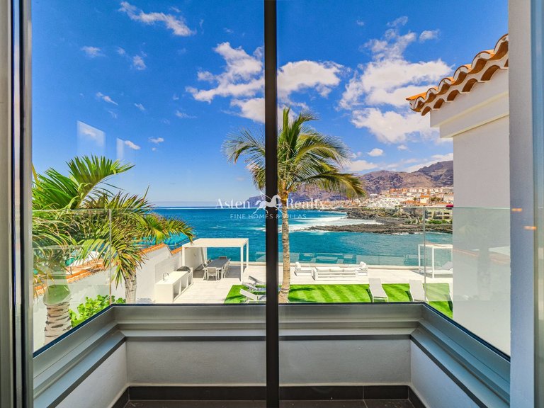 Villa for Sale in Puerto De Santiago, Tenerife 28