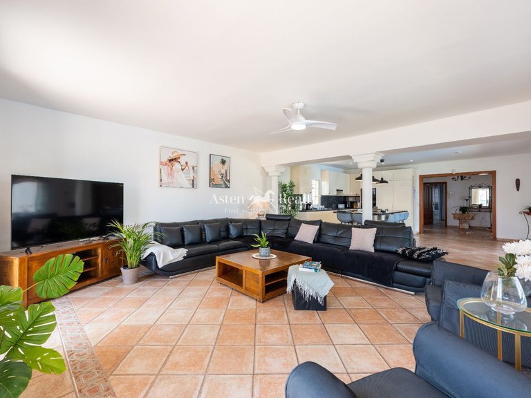 Villa for Sale in Golf Del Sur, Tenerife 4