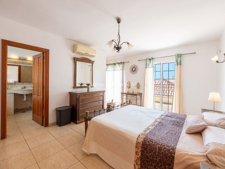 Villa for Sale in Golf Del Sur, Tenerife 28