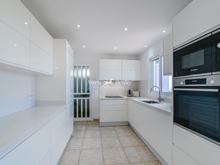 Villa for Sale in Puerto De Santiago, Tenerife 11