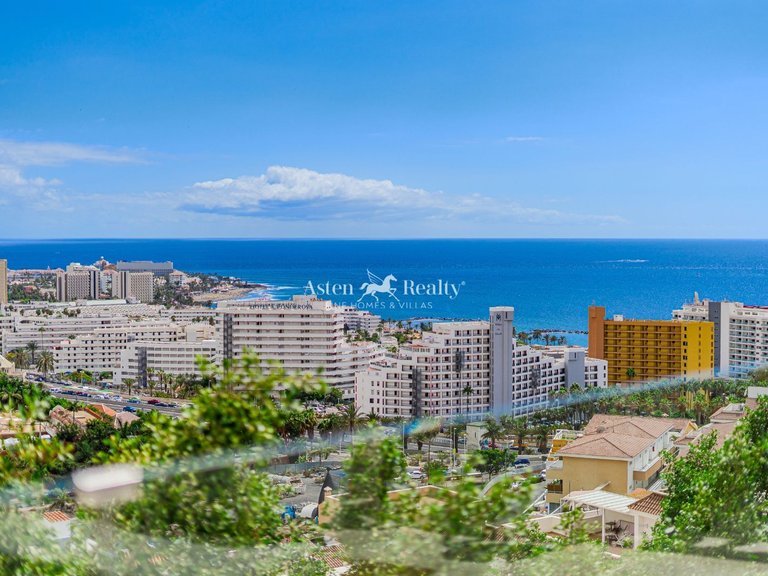 Villa for Sale in San Eugenio Alto, Tenerife 2