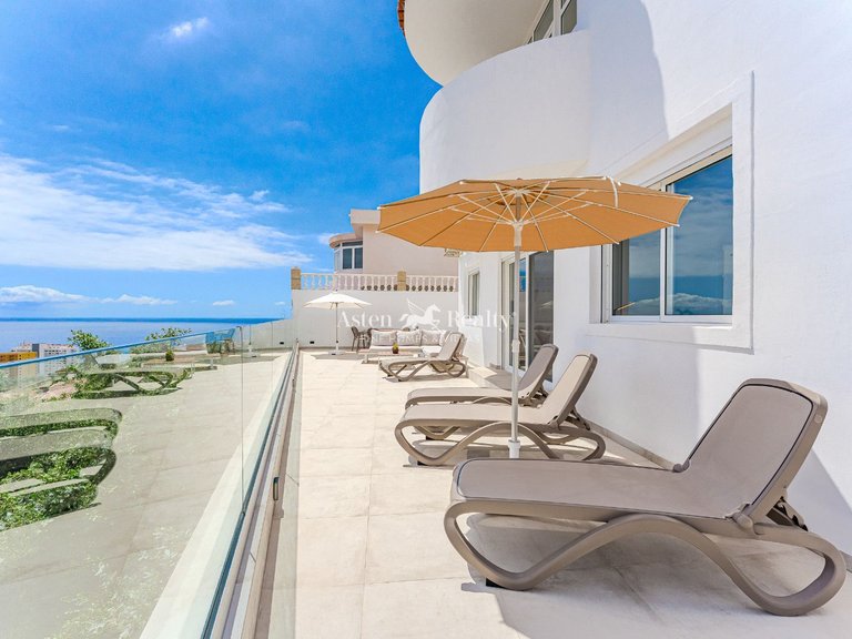 Villa for Sale in San Eugenio Alto, Tenerife 3