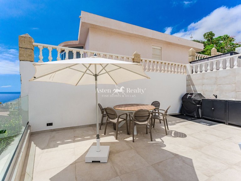 Villa for Sale in San Eugenio Alto, Tenerife 4