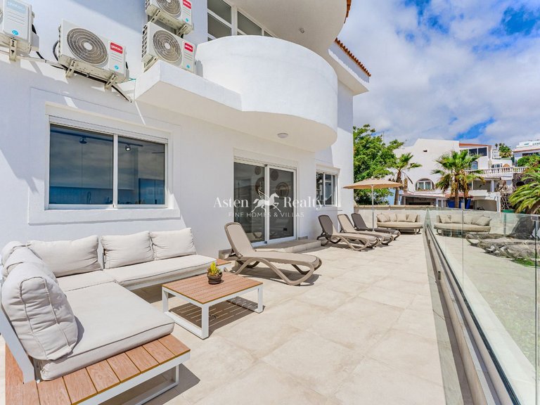 Villa for Sale in San Eugenio Alto, Tenerife 5
