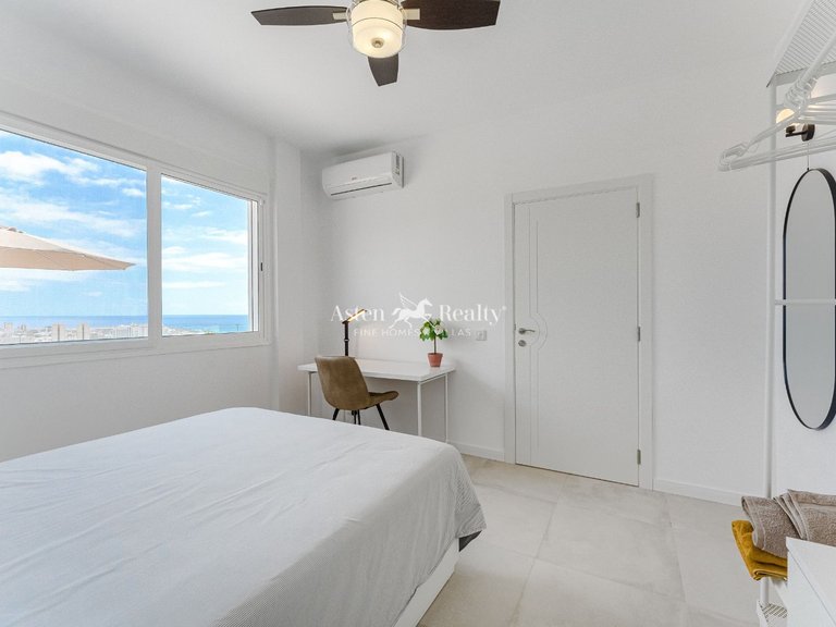 Villa for Sale in San Eugenio Alto, Tenerife 10