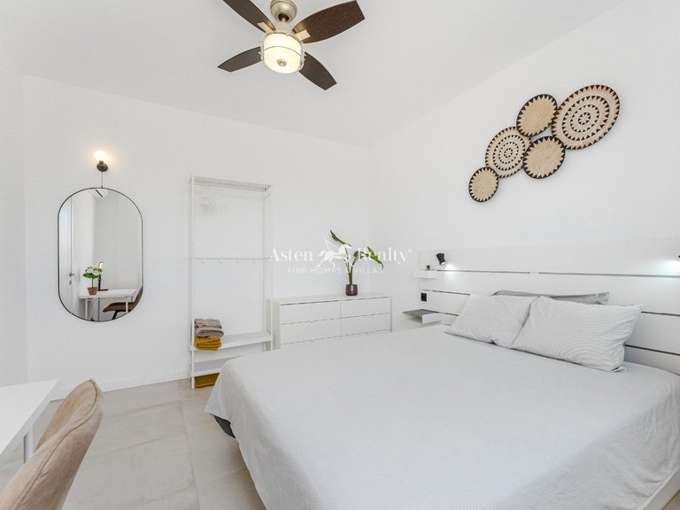 Villa for Sale in San Eugenio Alto, Tenerife 11