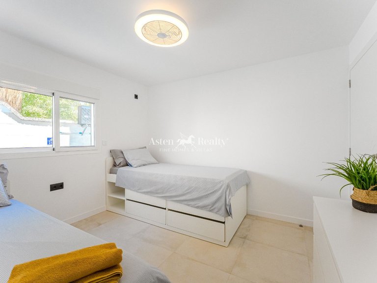 Villa for Sale in San Eugenio Alto, Tenerife 14