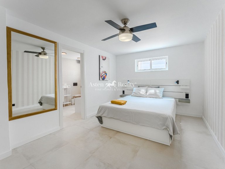 Villa for Sale in San Eugenio Alto, Tenerife 15