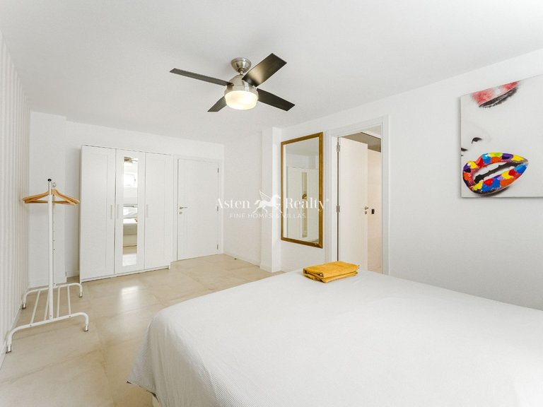 Villa for Sale in San Eugenio Alto, Tenerife 17