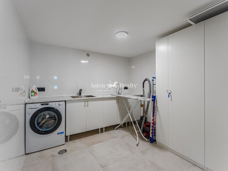 Villa for Sale in San Eugenio Alto, Tenerife 20