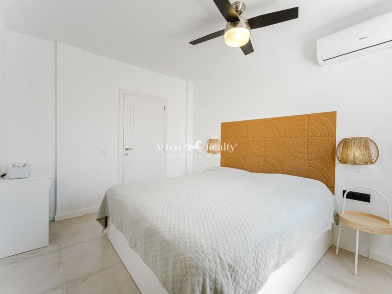 Villa for Sale in San Eugenio Alto, Tenerife 23