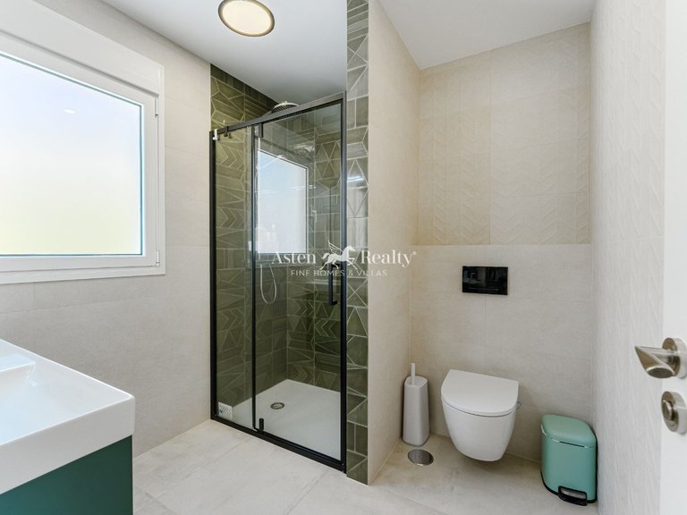 Villa for Sale in San Eugenio Alto, Tenerife 25