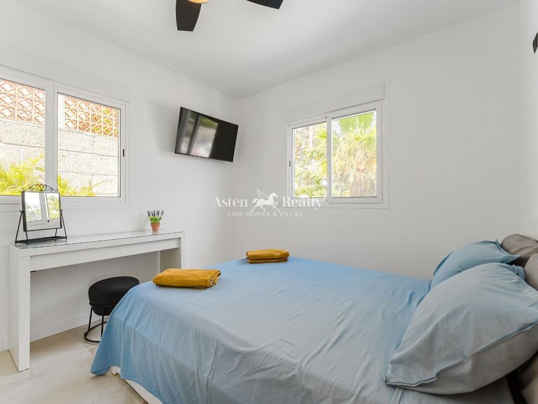 Villa for Sale in San Eugenio Alto, Tenerife 26