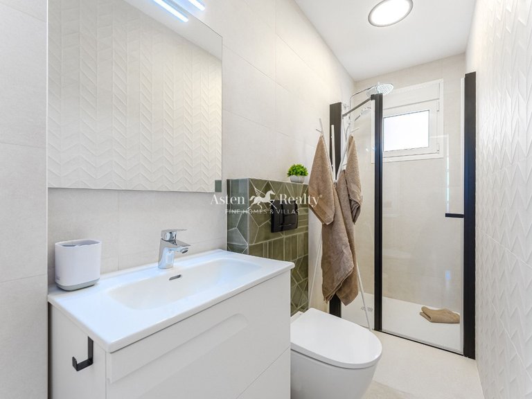 Villa for Sale in San Eugenio Alto, Tenerife 28