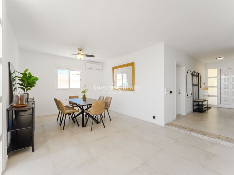 Villa for Sale in San Eugenio Alto, Tenerife 31