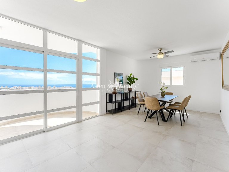 Villa for Sale in San Eugenio Alto, Tenerife 32