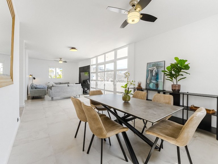 Villa for Sale in San Eugenio Alto, Tenerife 33